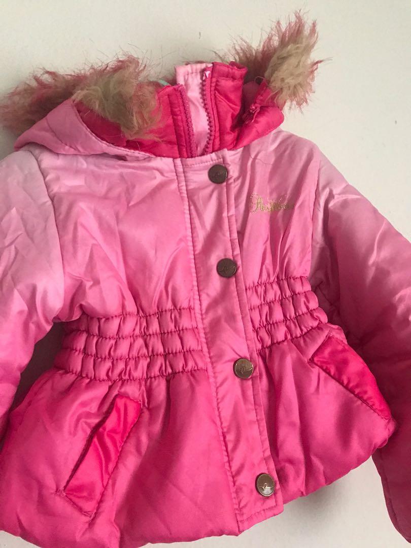 Winter Jacket (Category: Babies & Kids Fashion) located in Kuala Lumpur. Submitted by zaranadel (Listing ID 267234189, Image 1). Description: Pink Ombre Winter Jacket Size 2T fit up to 4yrs old petite girl As good as new Original RocaWear USA.