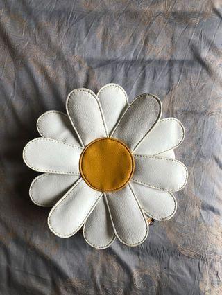 Daisy slingbag