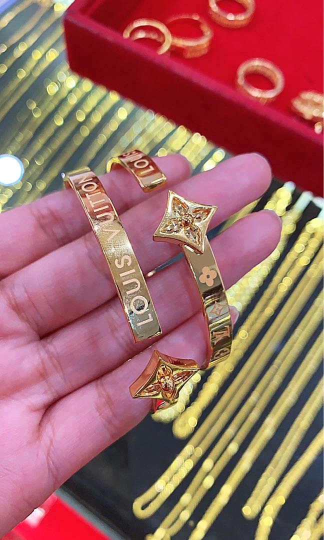 916 Gold Louis Vuitton Bracelet