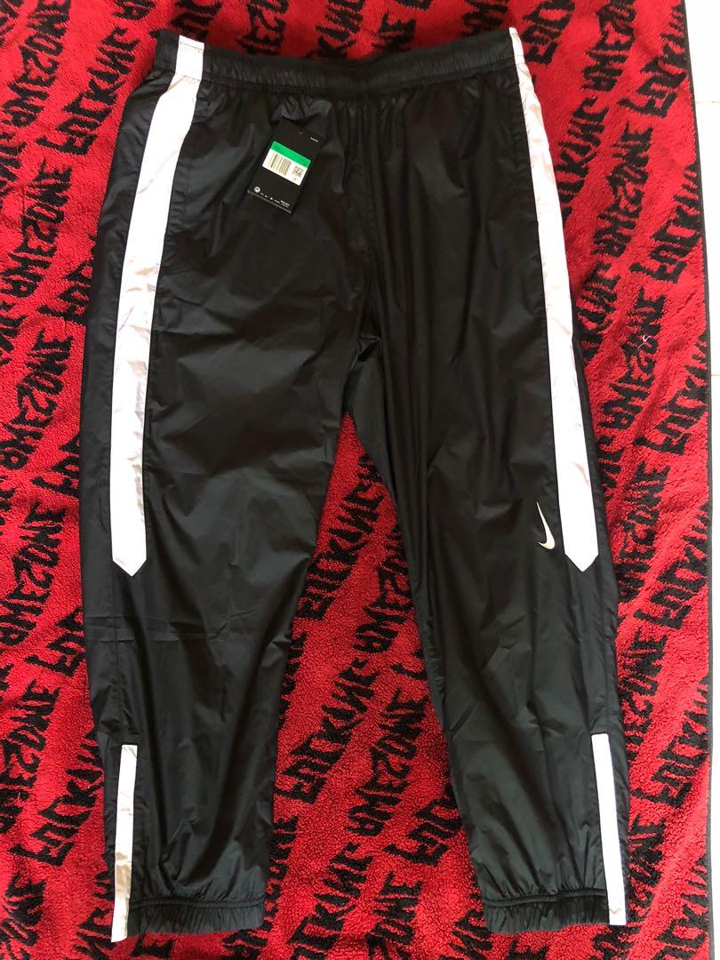 全新NIKE SB SHIELD SWOOSH PANTS SIZE XL, 男裝, 褲＆半截裙, 沙灘褲