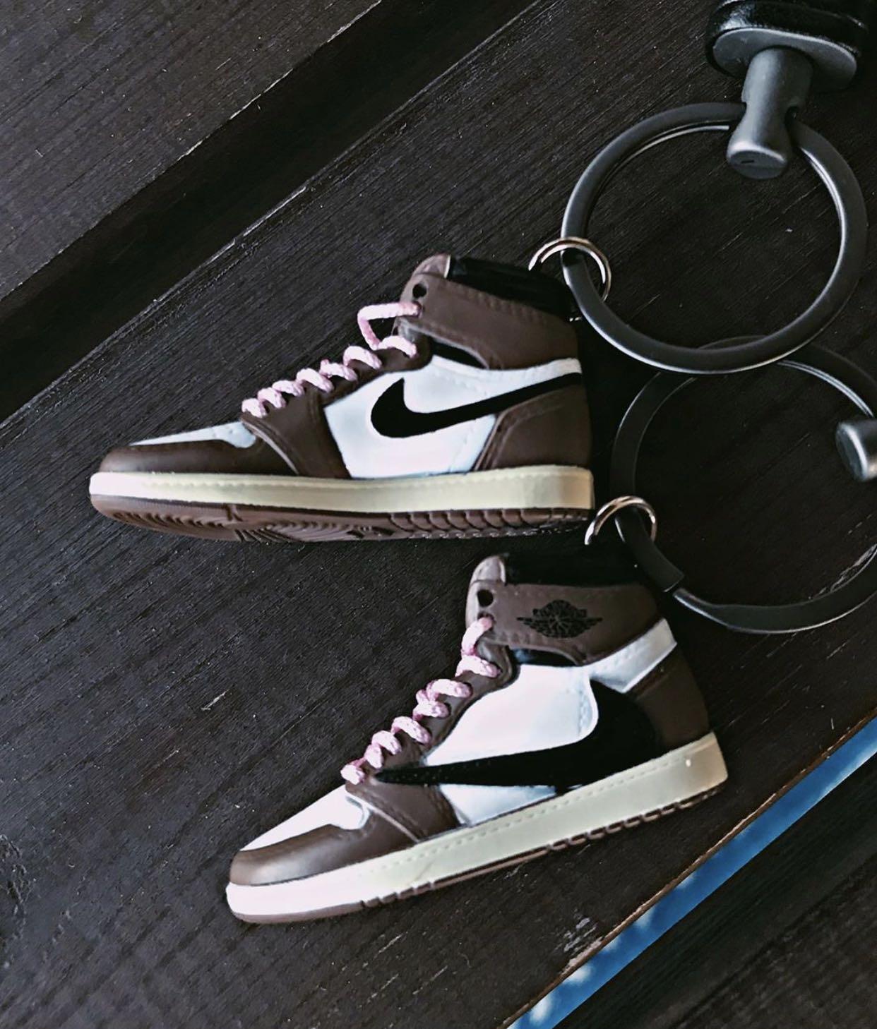 Travis scott jordan sales 1 keychain