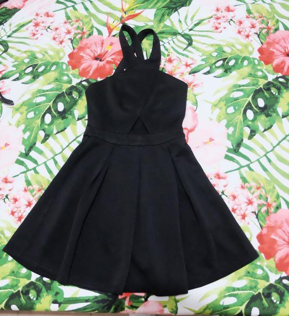 Black Front-Crossed Cocktail Dress (Category: Evening dresses & gowns) located in Paranaque City. Submitted by divatitaph (Listing ID 267338509, Image 1). Description: Fits to XS-S frames. Used only once during a graduation ceremony. Buy to appreciate. 🥰.