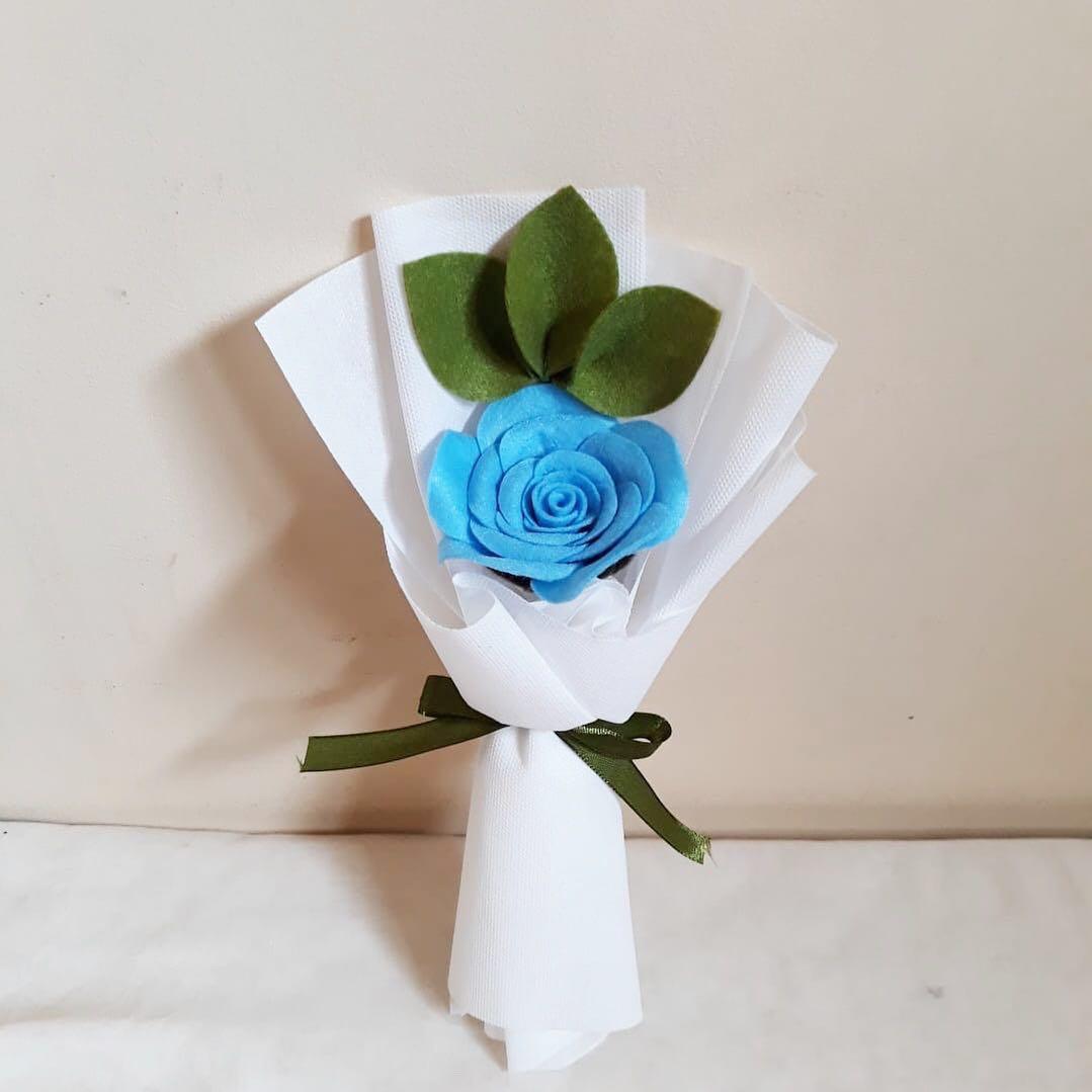 Buket Bunga Flanel Single Rose Desain Kerajinan Tangan Barang Aksesoris Kerajinan Di Carousell
