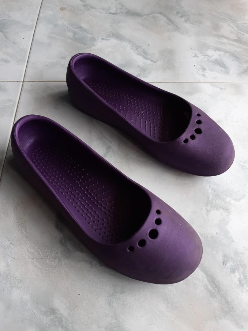 women's purple crocs size 7