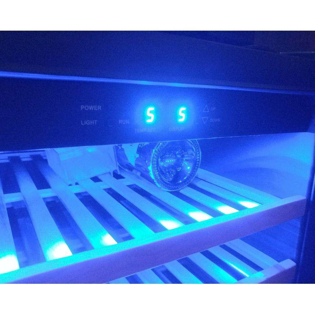 WHIRLPOOL WINE COOLER ARC2100, 家庭電器, 廚房電器, 酒窖及存倉 Carousell