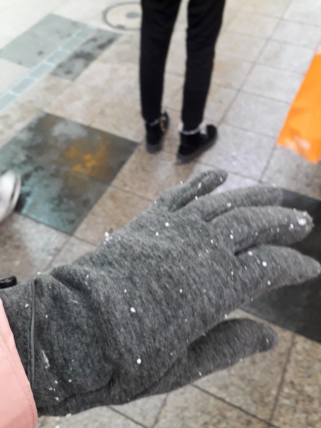 Screen Touch Winter Gloves (Fabric) (Category: Travel Essentials & Accessories) located in Singapore. Submitted by leng8021 (Listing ID 184511260, Image 2). Description: Total no of winter gloves sold in 2017:- 117 pairs; in 2018:- 108 pairs; in 2019:- 94 pairs Brand new , Ready Stock $5 for 1 pair Colour avail- grey, maroon red Recommended for ladies, selected for man material:- Light, Fabric, inside furry keep warm during winter touch screen (m