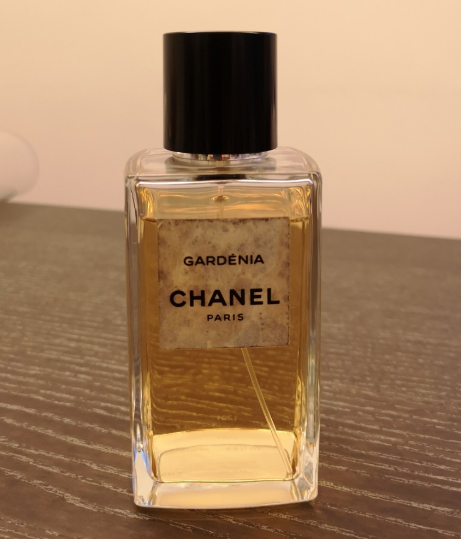 Chanel 高訂精品梔子花(Gardenia)香水, 女裝, 手袋及銀包, 長銀包