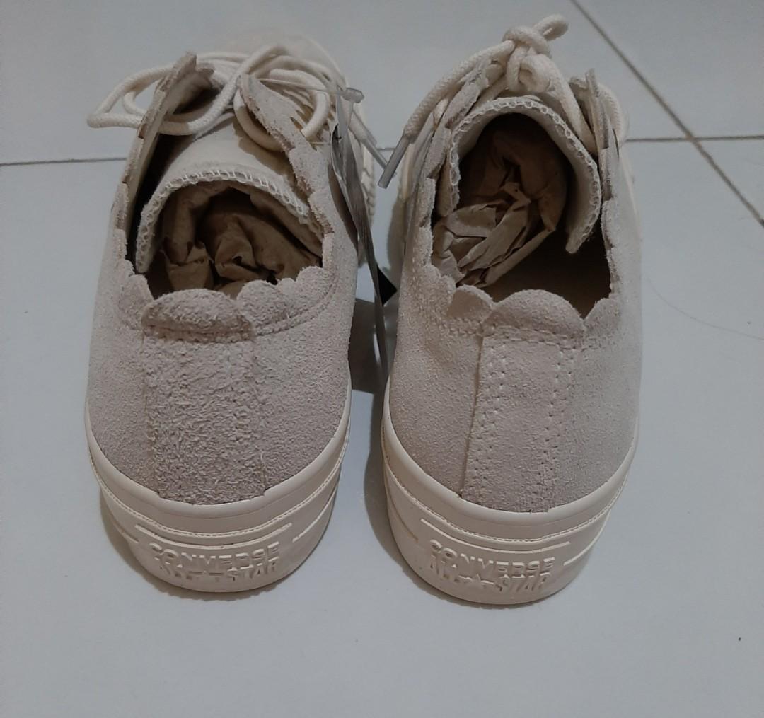 Converse lift frilly online