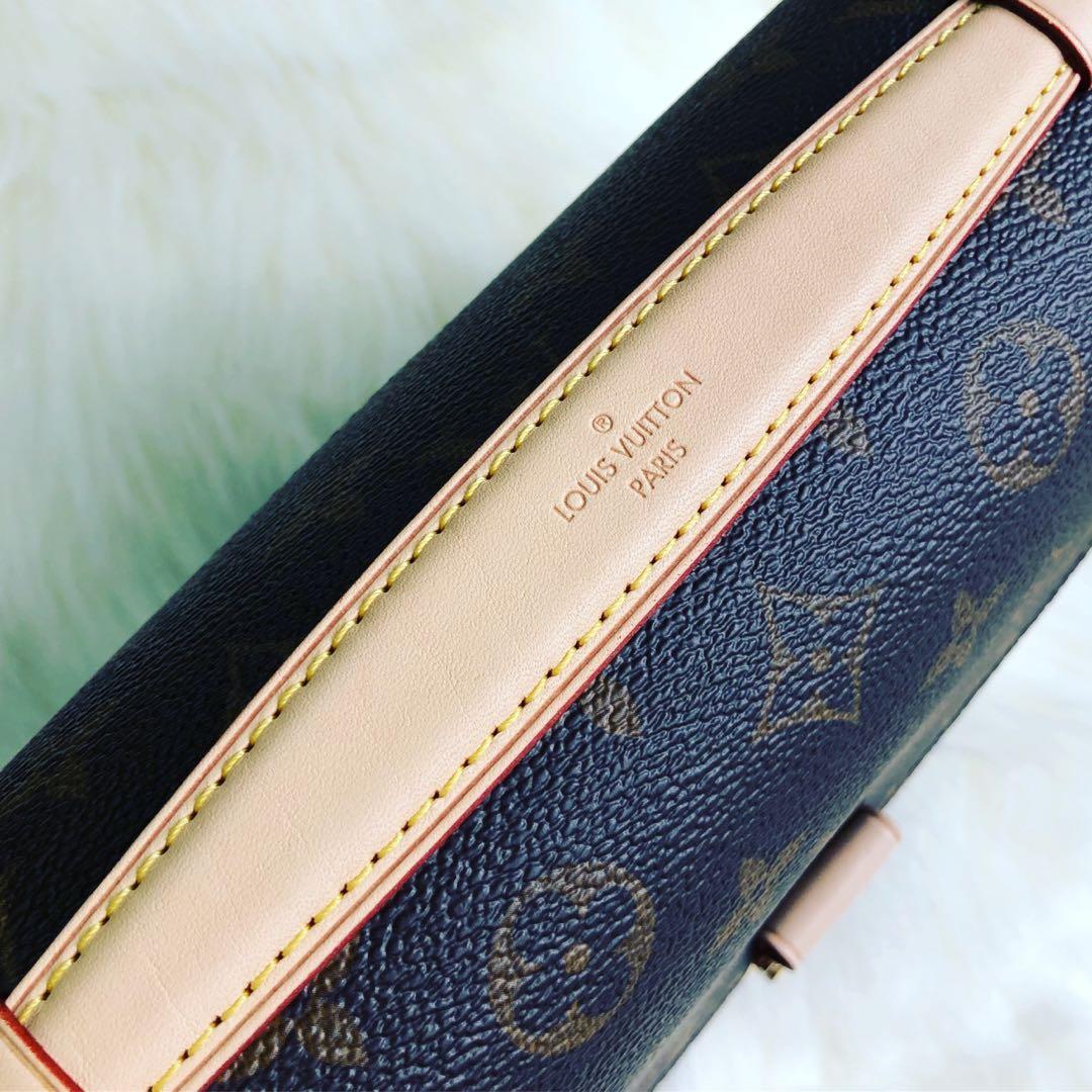 Hard to find Louis Vuitton POCHETTE METIS, Women's Fashion, Bags