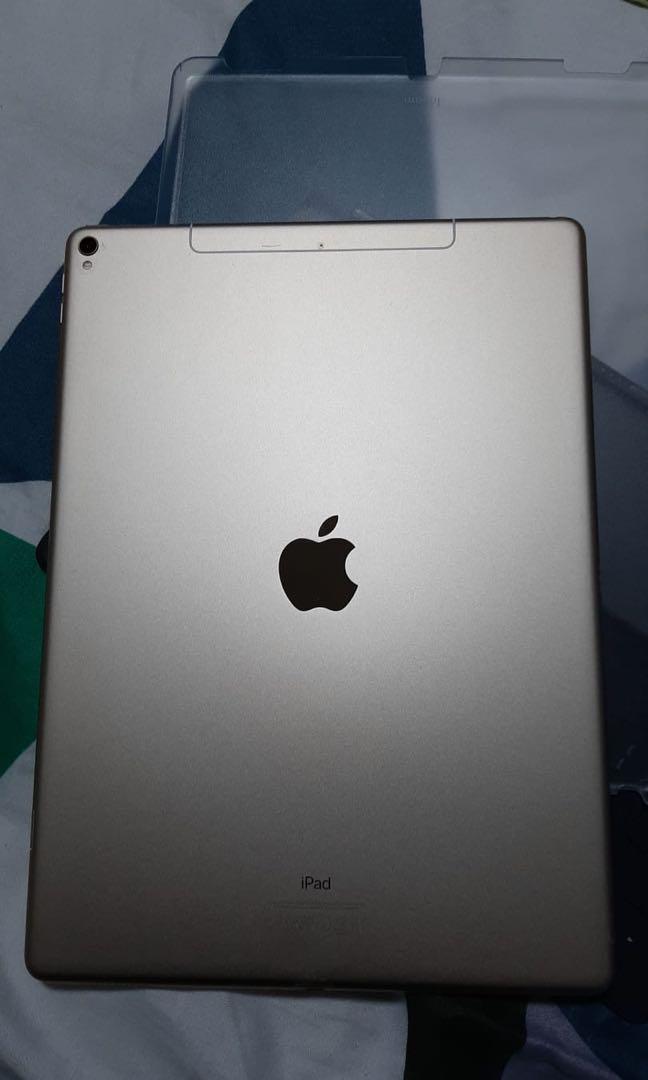 Ipad Pro 12.9 2nd gen 256gb with original keypad Gold , Mobile