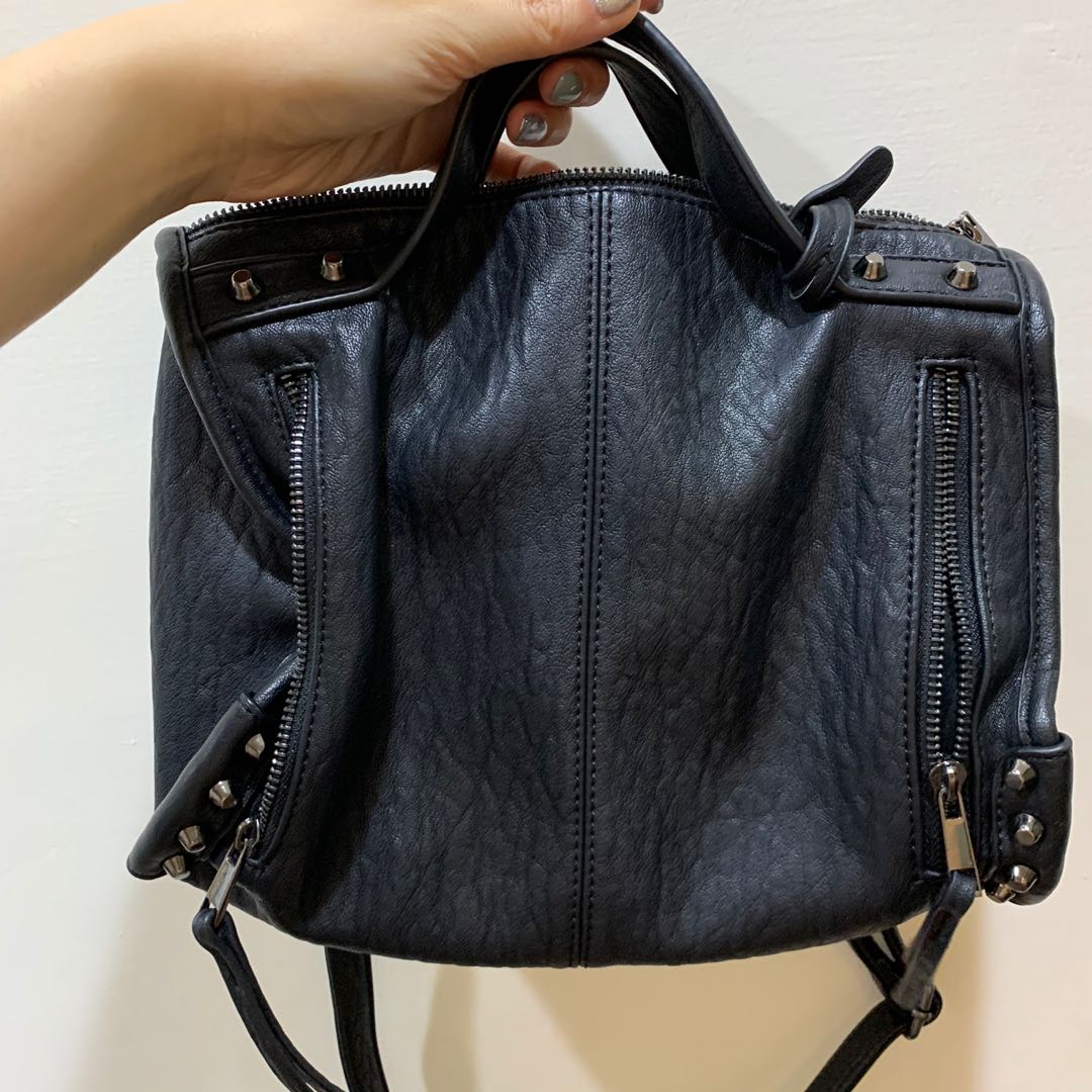 Lippy 黑色卯釘機車包大容量ptt推薦 她的時尚 包包在旋轉拍賣