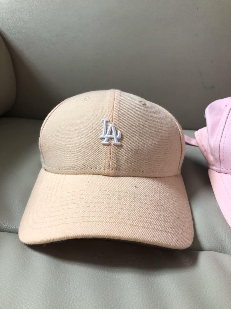 MLB Cap帽 （分類：帽）位於 Hong Kong。 由 sophie_bb 提交（商品編號 266389708，圖片 2）。簡介： $80 for one 100%real 90% new 中間粉紅色底白字已售。