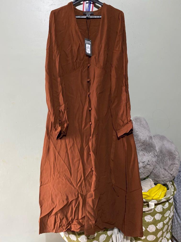 Primark Long sleeve brown maxi dress (Category: Dresses) located in Pasay City. Submitted by luxebox (Listing ID 267516530, Image 1). Description: Bought in London, but it’s really too small for me. 1 button gave up when I was trying, but easily repairable I saved it! Lol! .