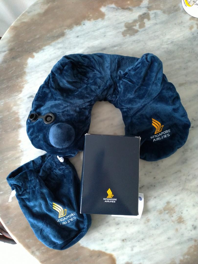 Singapore Airlines PumptoInflate Neck Pillow, Hobbies & Toys, Travel