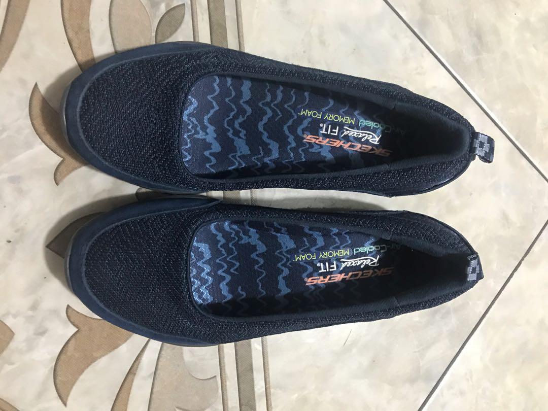 skechers relaxed fit memory foam