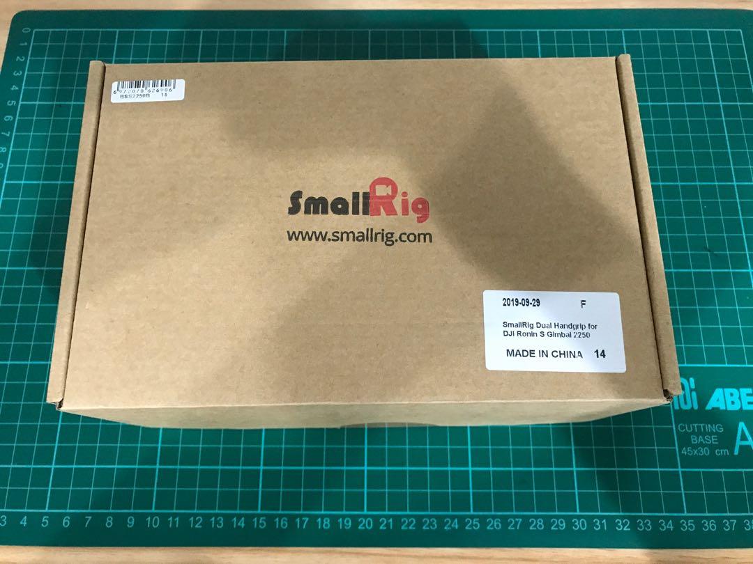 Smallrig Dual Handle for Ronin-S (Category: Gimbals & Stabilizers ) located in Manila. Submitted by aji.aji (Listing ID 267488491, Image 2). Description: Brand new. Opened for testing only. Pick up in Tomas Morato or Grab Express shouldered by buyer. .
