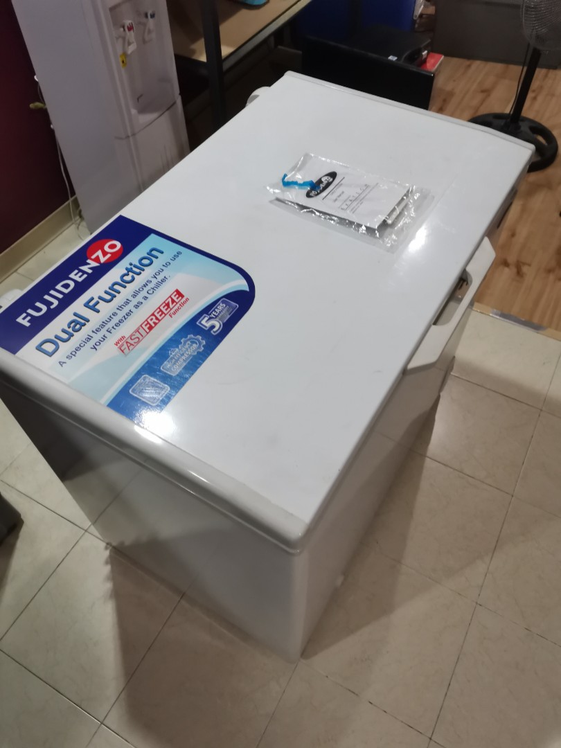 8 cu.ft. Chest Freezer Dual Function, TV & Home Appliances, Kitchen