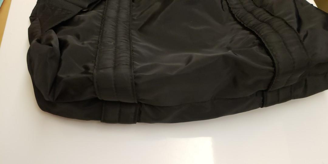 backpack （分類：手袋及銀包）位於 Hong Kong。 由 mjk252413 提交（商品編號 267785725，圖片 3）。簡介： 中環adidas舖購入但冇單， 9 成新，黑色背包輕便。
