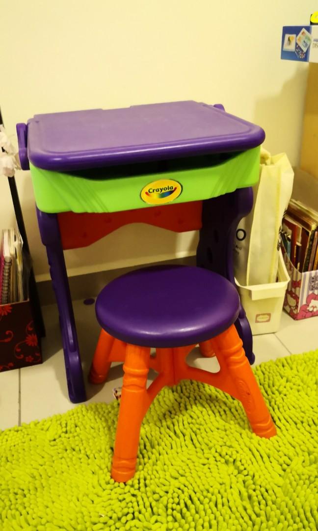 childrens table and chairs crayola