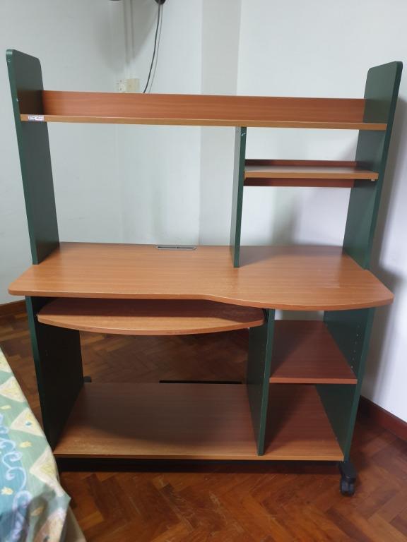 Desktop Table (Category: Tables & Sets) located in Singapore. Submitted by tomatosoup (Listing ID 267764293, Image 1). Description: Width: 120cm Height: 123cm.
