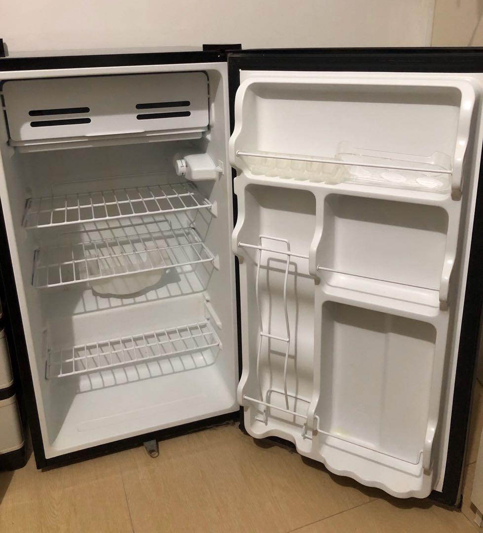 Everest mini refrigerator, TV & Home Appliances, Kitchen Appliances