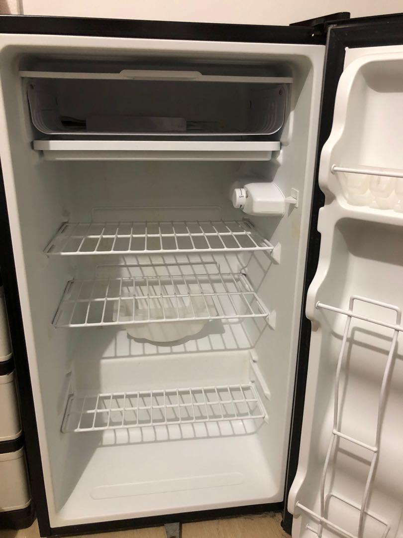 Everest mini refrigerator, TV & Home Appliances, Kitchen Appliances