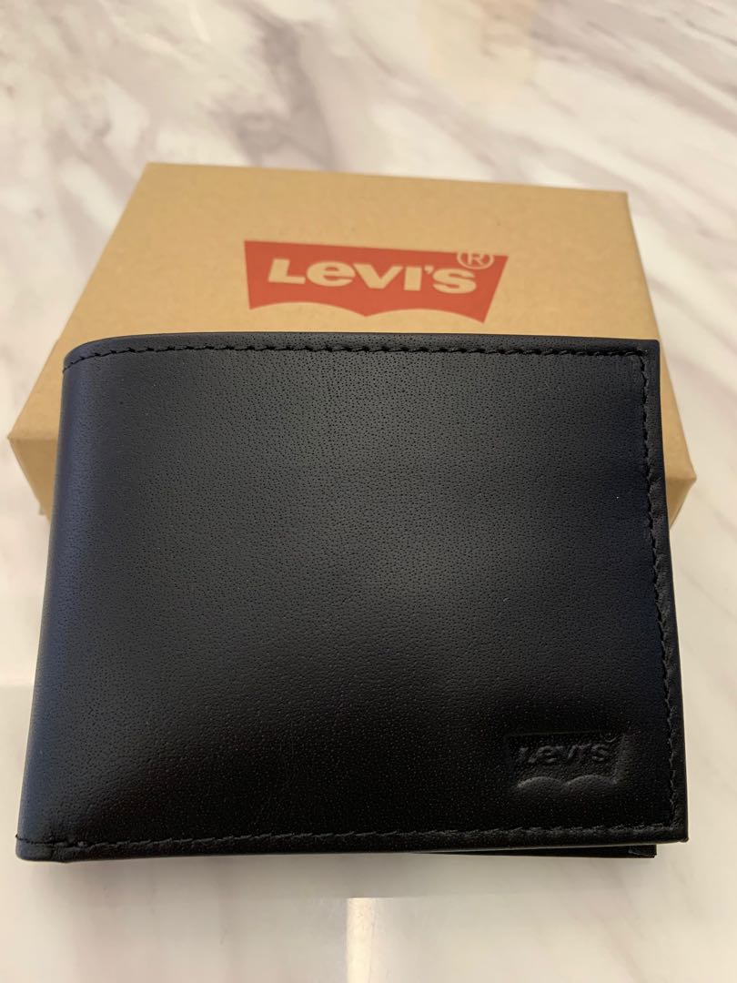 Levi’s men’s wallet, Men's Fashion, Watches & Accessories, Wallets ...