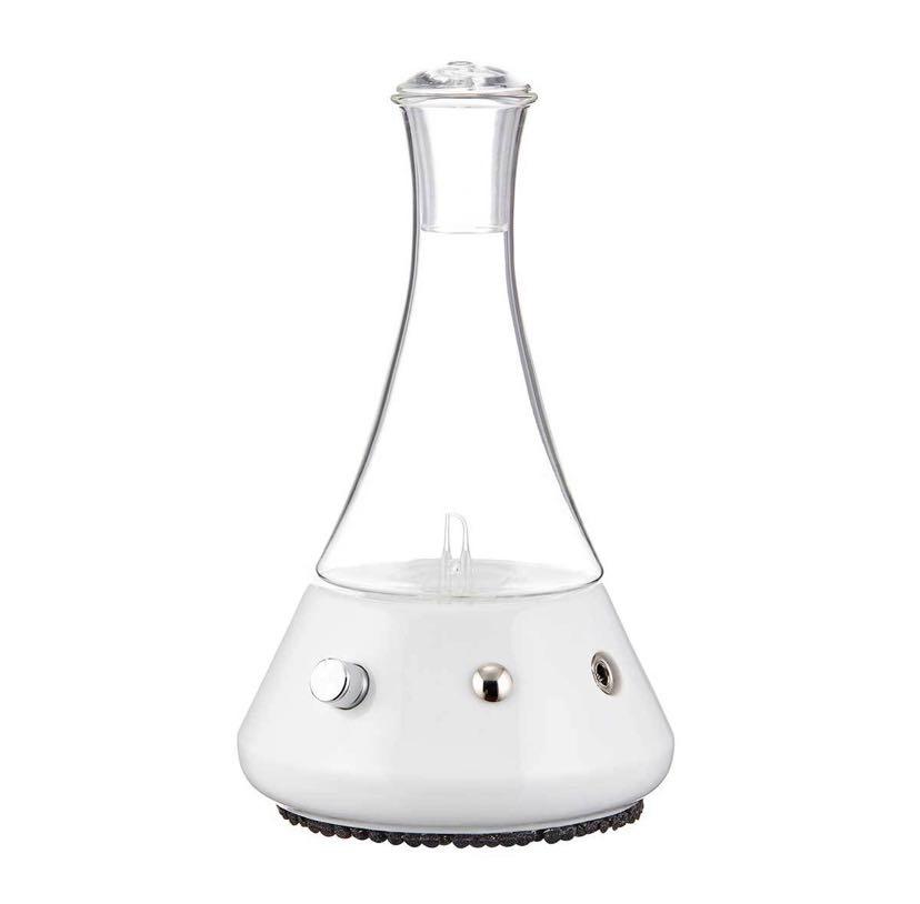 Nebulizing diffuser for Diffuser （分類：家居香薰）位於 Hong Kong。 由 leonaea 提交（商品編號 267714984，圖片 2）。簡介： Brand new Opulence diffuser comes with an elegant and delicate white ceramic base; equipped with same internal components as all our nebulizing diffusers, performance will be substantially similar Complete with our proprietary "touch sensor" light switch, 2 minute ON, 1 minute off (stops after 2 hours - but light remains on) "usage cycle" Equipped with a