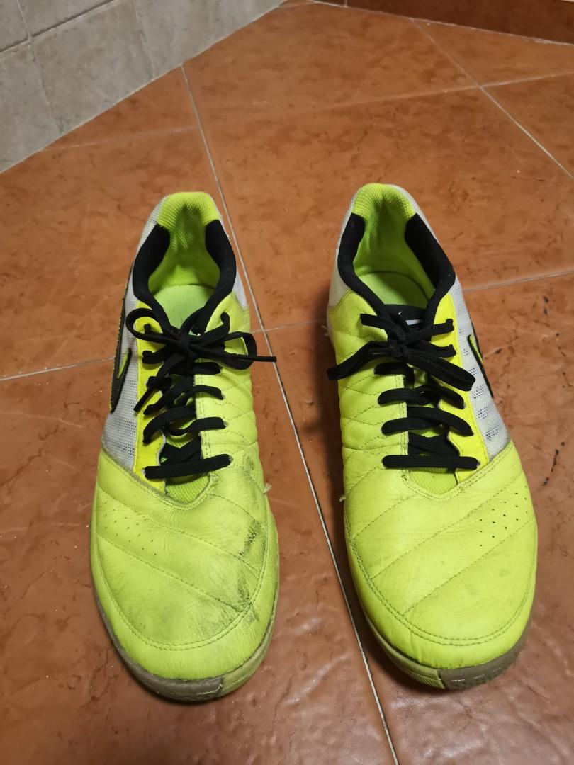 size 15 indoor soccer shoes