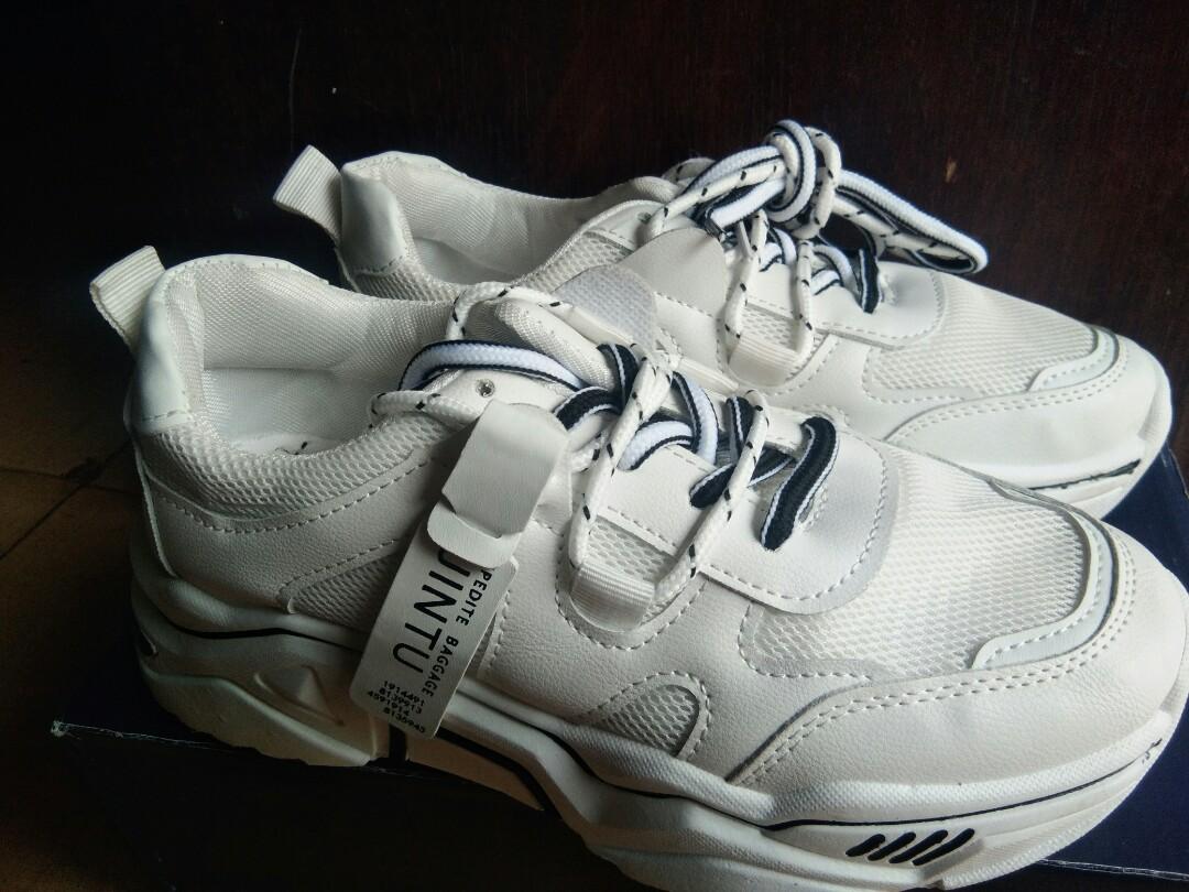 Sepatu Sneakers Ulzzang Korea Style Sepatu Running Wanita Fesyen Wanita Sepatu Di Carousell