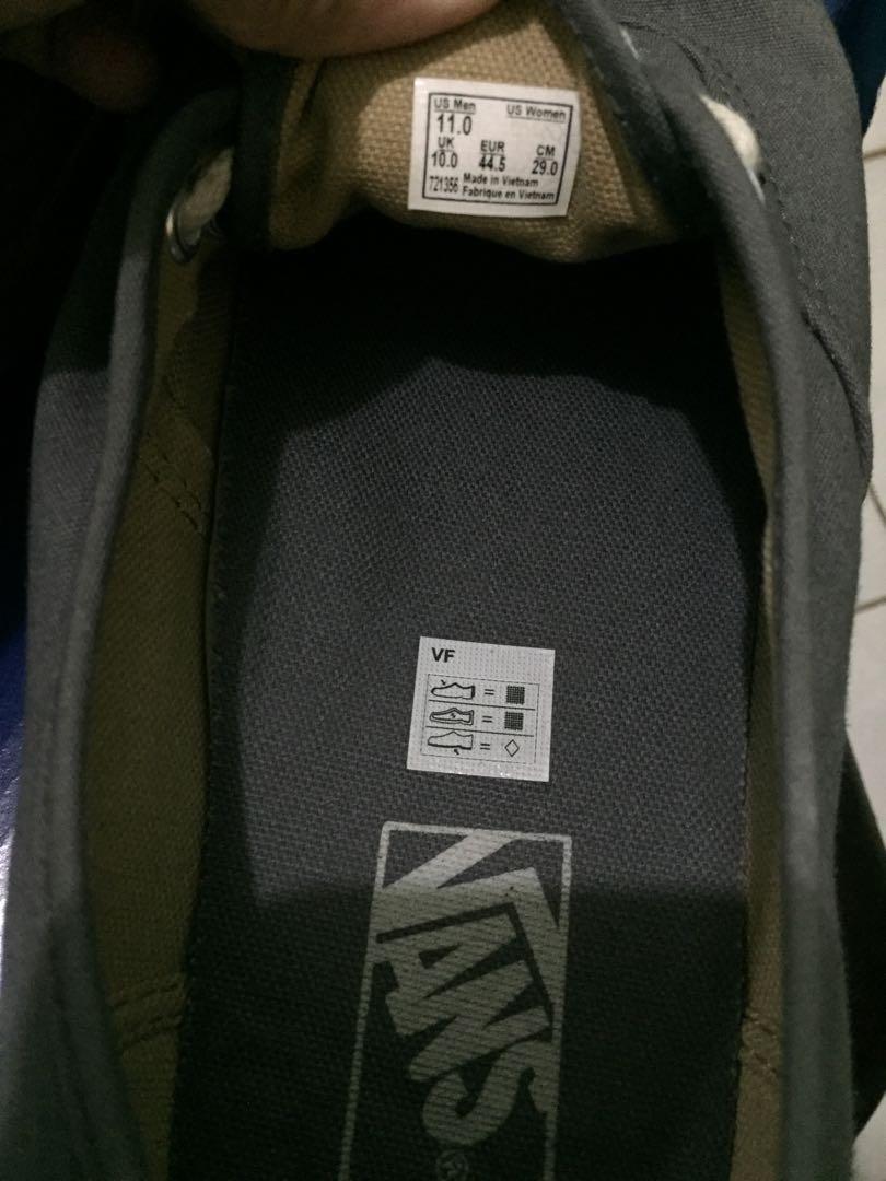 Vans (Category: Sneakers) located in Taguig. Submitted by msdyan (Listing ID 267695825, Image 3). Description: Size 11 Rfs: Wrong size.