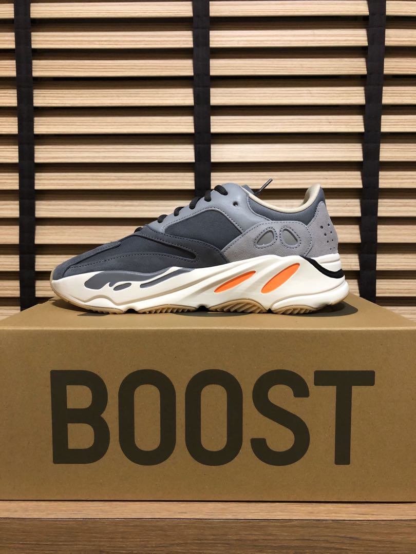 magnet yeezy 700