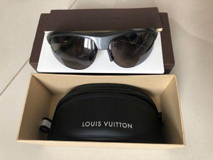 LV Mascot Pilot Sunglasses Louis Vuitton Z1030E, Luxury, Accessories on  Carousell