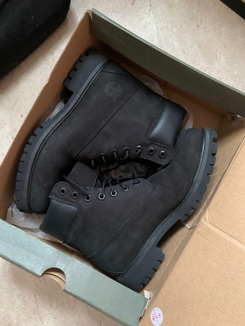 All black deals timberland boots mens