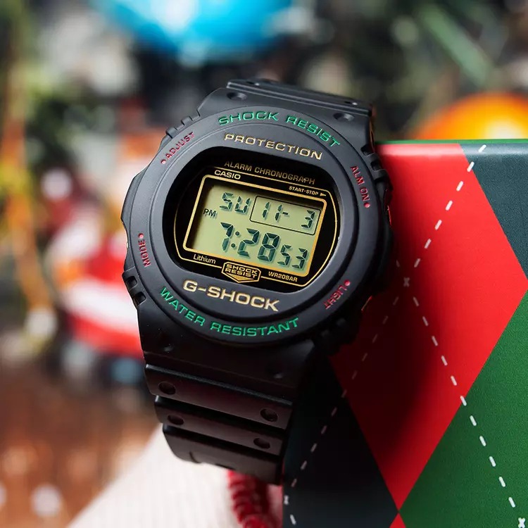 Casio G Shock DW 5700TH 1D new red and green Christmas color