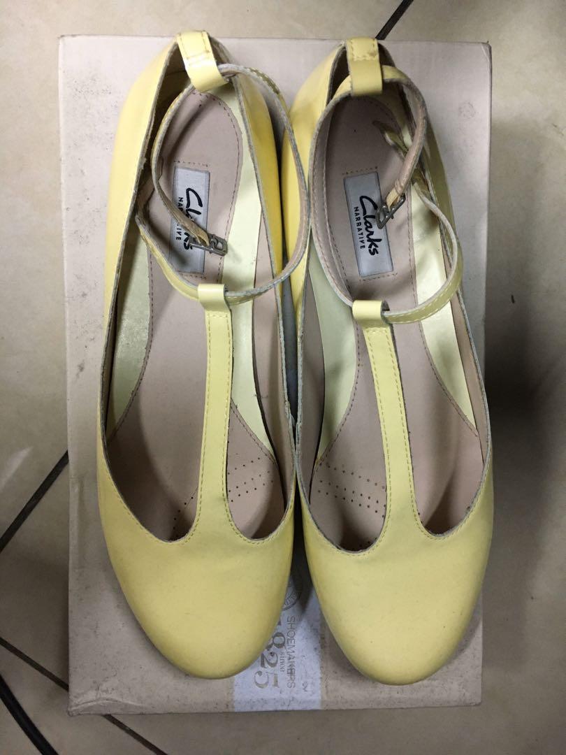 Clarks Festival Glee Yellow Fesyen Wanita Sepatu di Carousell
