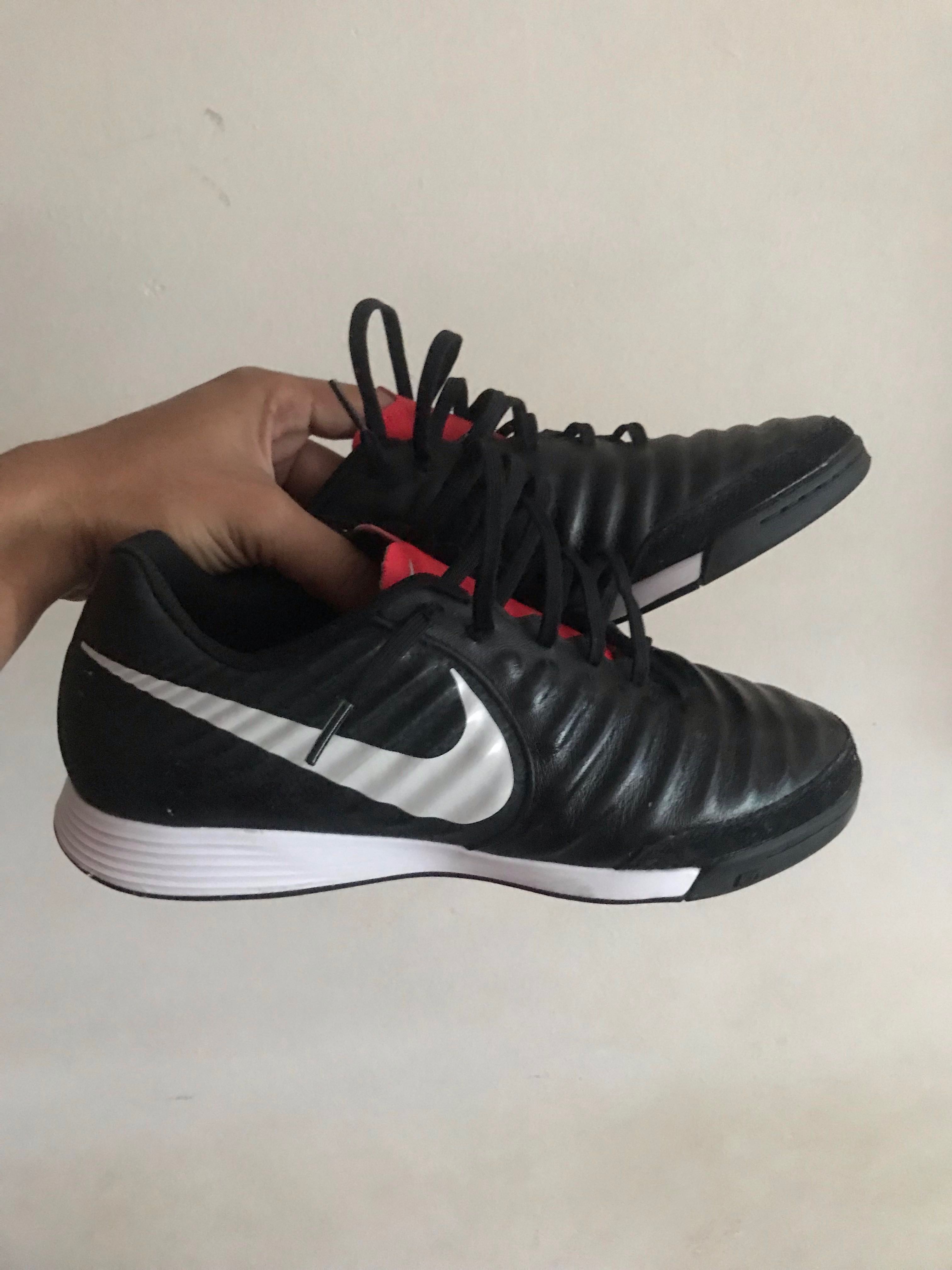 kasut futsal nike tempo
