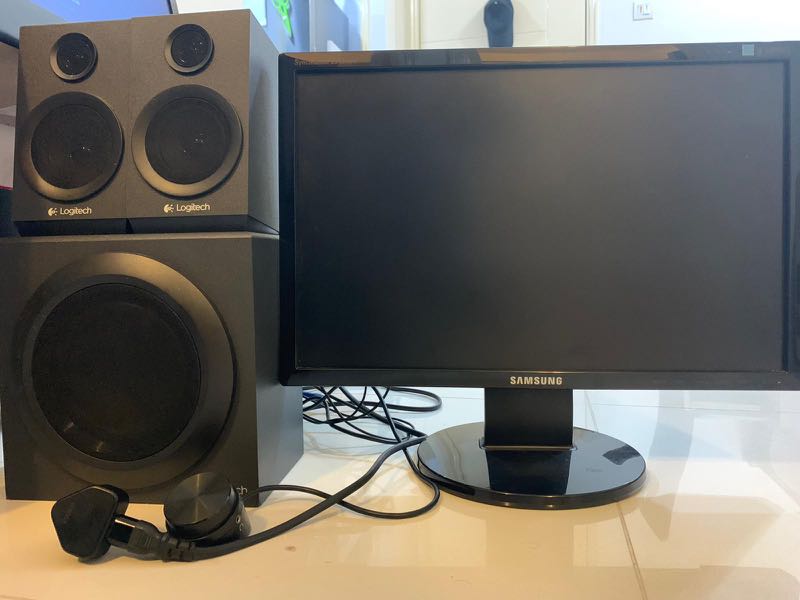 Samsung Monitor & Speakers ( Logitech), 電腦 ＆ 平板電腦, 電腦周邊產品, 電子屏幕 Carousell