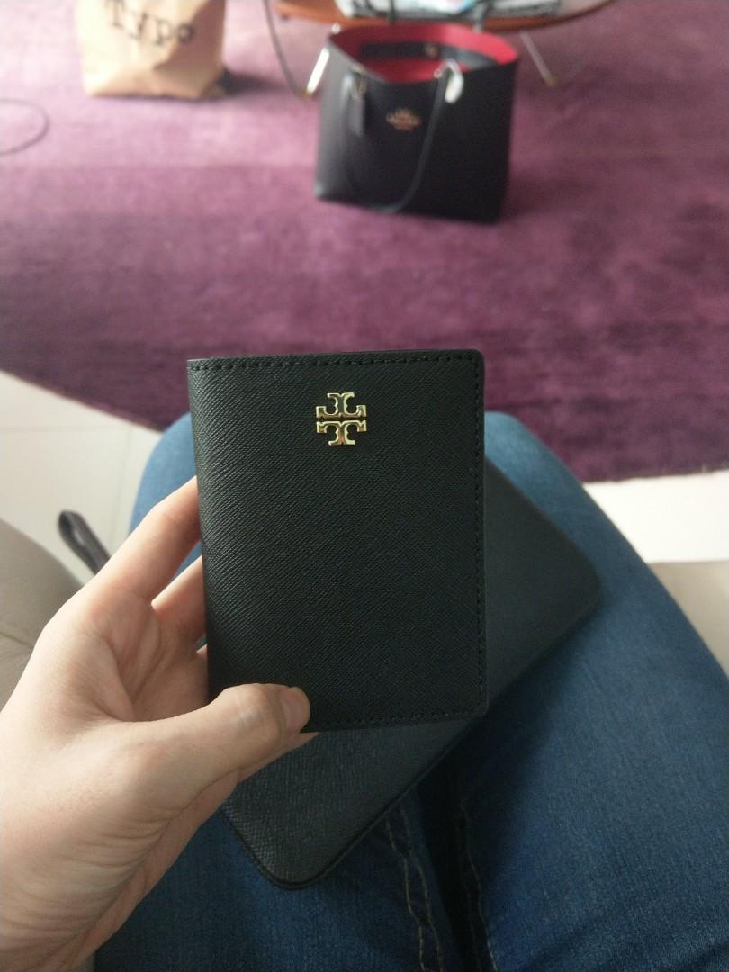 tory burch emerson foldable card case