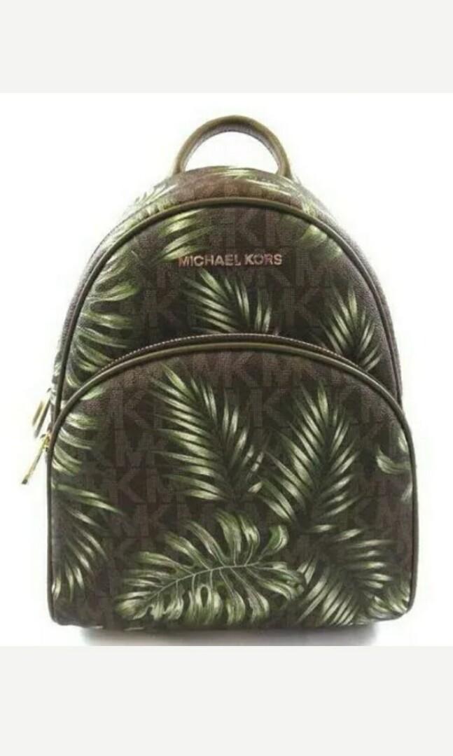 Michael kors palm hotsell leaf backpack