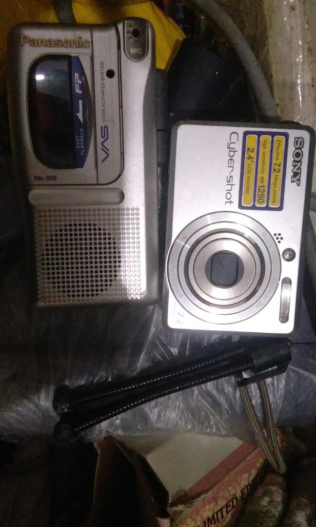 Vintage cam and walkman (Category: Voice Recorders) located in Las Pinas. Submitted by mommys_koleksyon011 (Listing ID 267846125, Image 1). Description: 2500 for both camera and walkman...dko pa natest kung nagana sila.