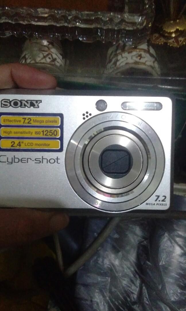 Vintage cam and walkman (Category: Voice Recorders) located in Las Pinas. Submitted by mommys_koleksyon011 (Listing ID 267846125, Image 2). Description: 2500 for both camera and walkman...dko pa natest kung nagana sila.