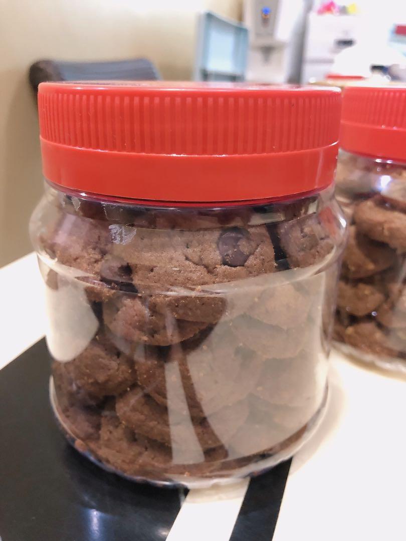 Chocolate Chip Cookies Food Drinks Baked Goods On Carousell