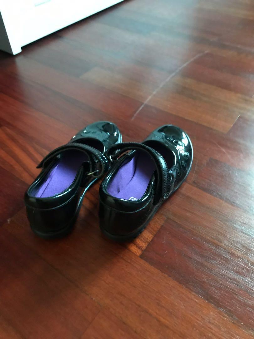 clarks girls black shoes