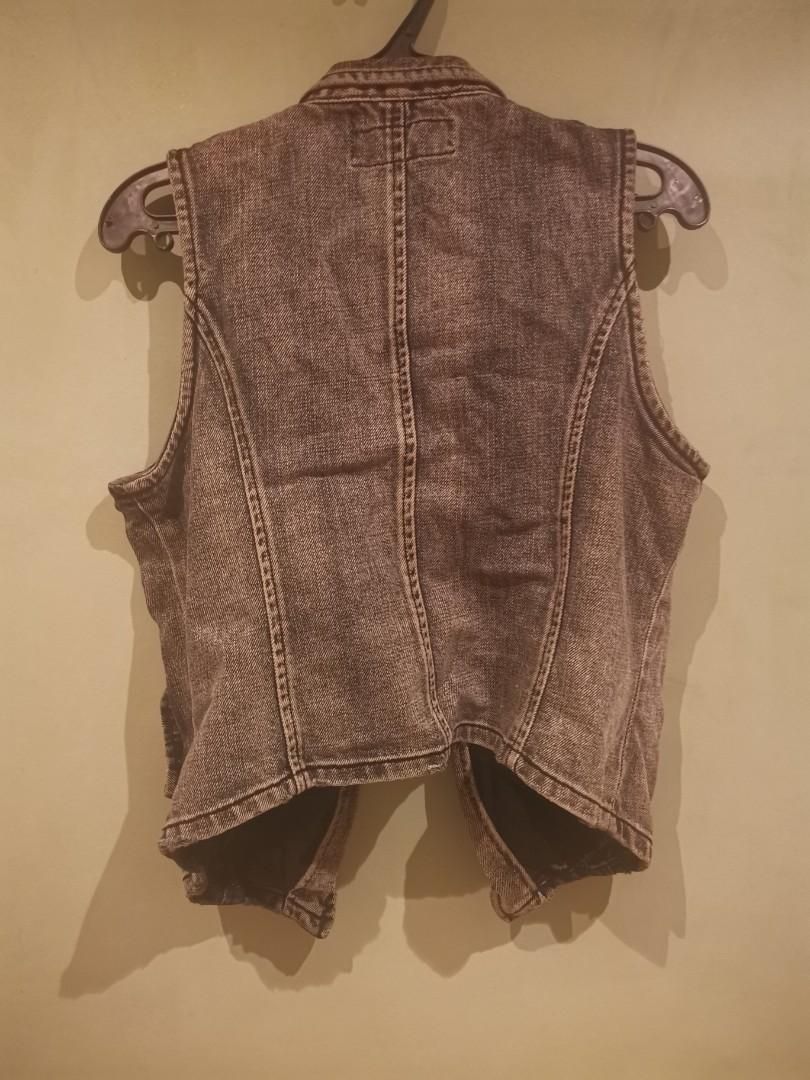 Denim Vest/Chaleco with Studs. Free Size (Category: Others Tops) located in Quezon City. Submitted by cunananly (Listing ID 268024733, Image 2). Description: .