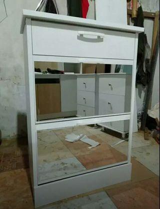 Rak sepatu cermin