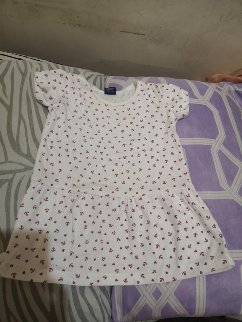 Garmas Printed Shirt M (Category: Babies & Kids Fashion) located in Pasig City. Submitted by aronlinebazaar (Listing ID 268307573, Image 2). Description: Garmas Shirt Medium on Tag Can fit 2y/o 3 if petite With slight stain due to storage as seen on photo but can be washed. Seldom used..