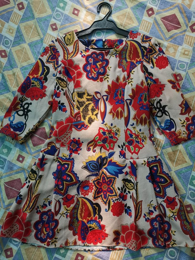 HQ Printed orange red dress (Category: Dresses) located in Quezon City. Submitted by croppedph (Listing ID 268208062, Image 1). Description: Fits small to medium.