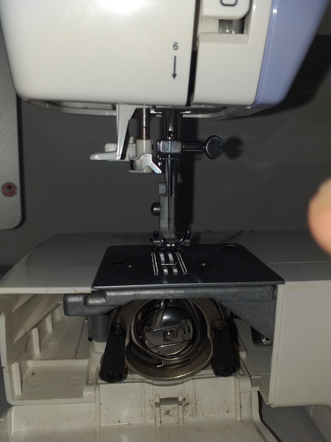 Singer 3232 Sewing Machine, Hobbies & Toys, Stationery & Craft, Craft