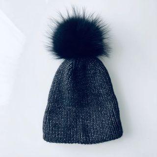 NEW Women's toque with real fox Pom Pom